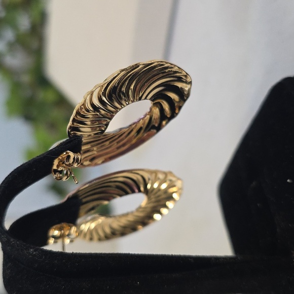 Gold Filled Swirl Earrings Lightweight Thin - Picture 7 of 7
